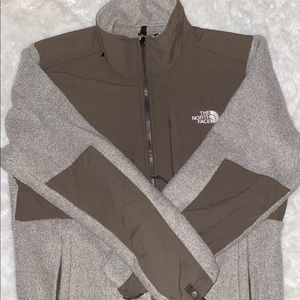 North Face Denali Zip Up Fleece - Women’s Large!